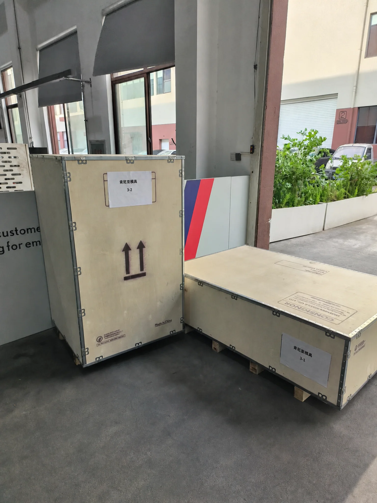 Real closed export crates for PET preform molds