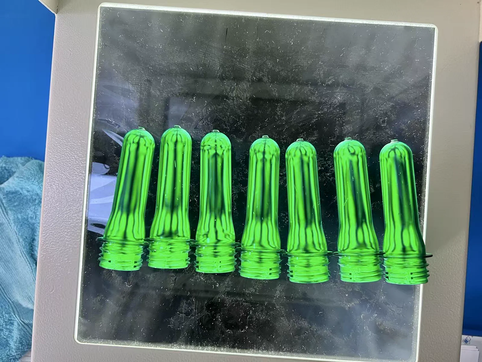 PET preforms under polarized light inspection